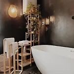 White Lotus - Luxury *