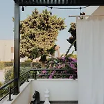 White Lotus - Luxury Split