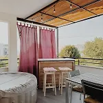 White Lotus - Luxury Apartment
