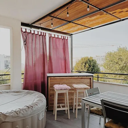 White Lotus - Luxury Apartment