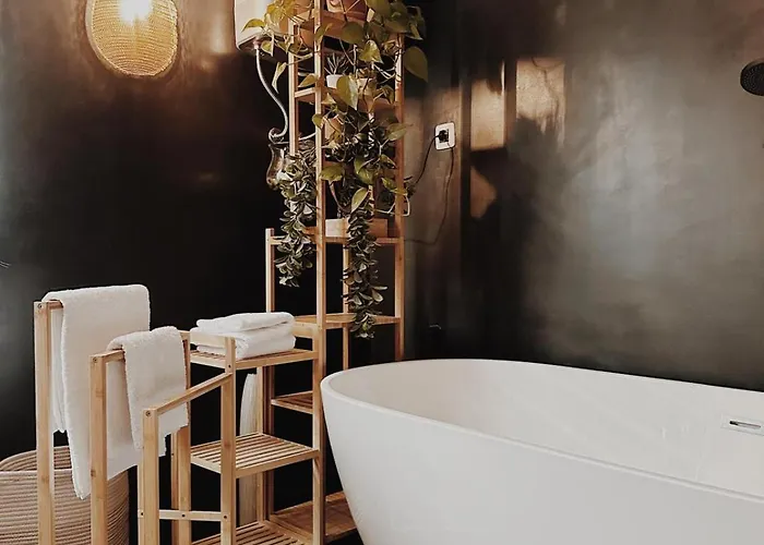 White Lotus - Luxury *