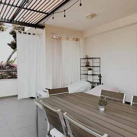 White Lotus - Luxury *